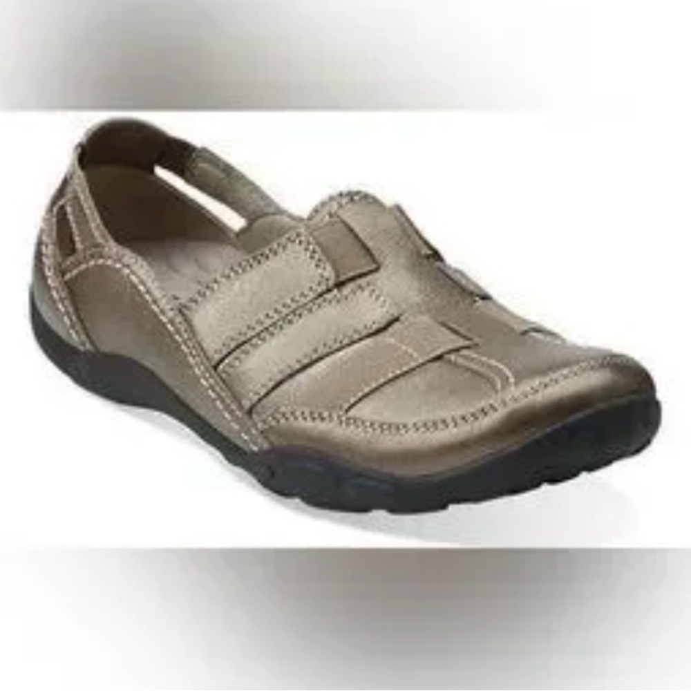 Clarks Women's Flats in Metallic Brown